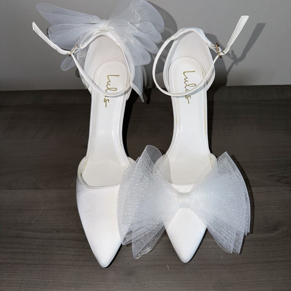 Lulus Tanyay White Satin Bow Pointed-Toe Ankle Strap Pumps Women’s Sz 11 EUC